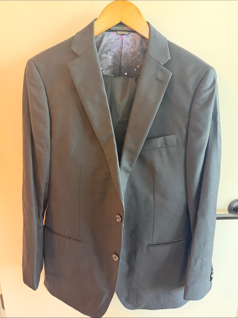 Black Men's Two-Button Sport Coat with Subtle Patterned Lining